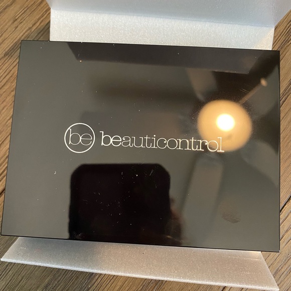 Beauticontrol Pretty Perfect Color Palette - Picture 3 of 3